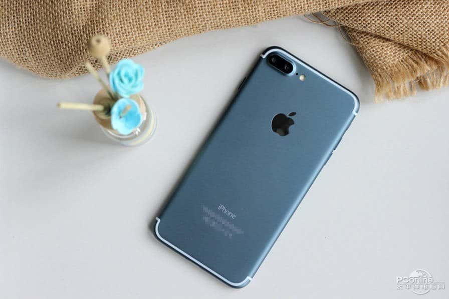 Noul iPhone 7 albastru
